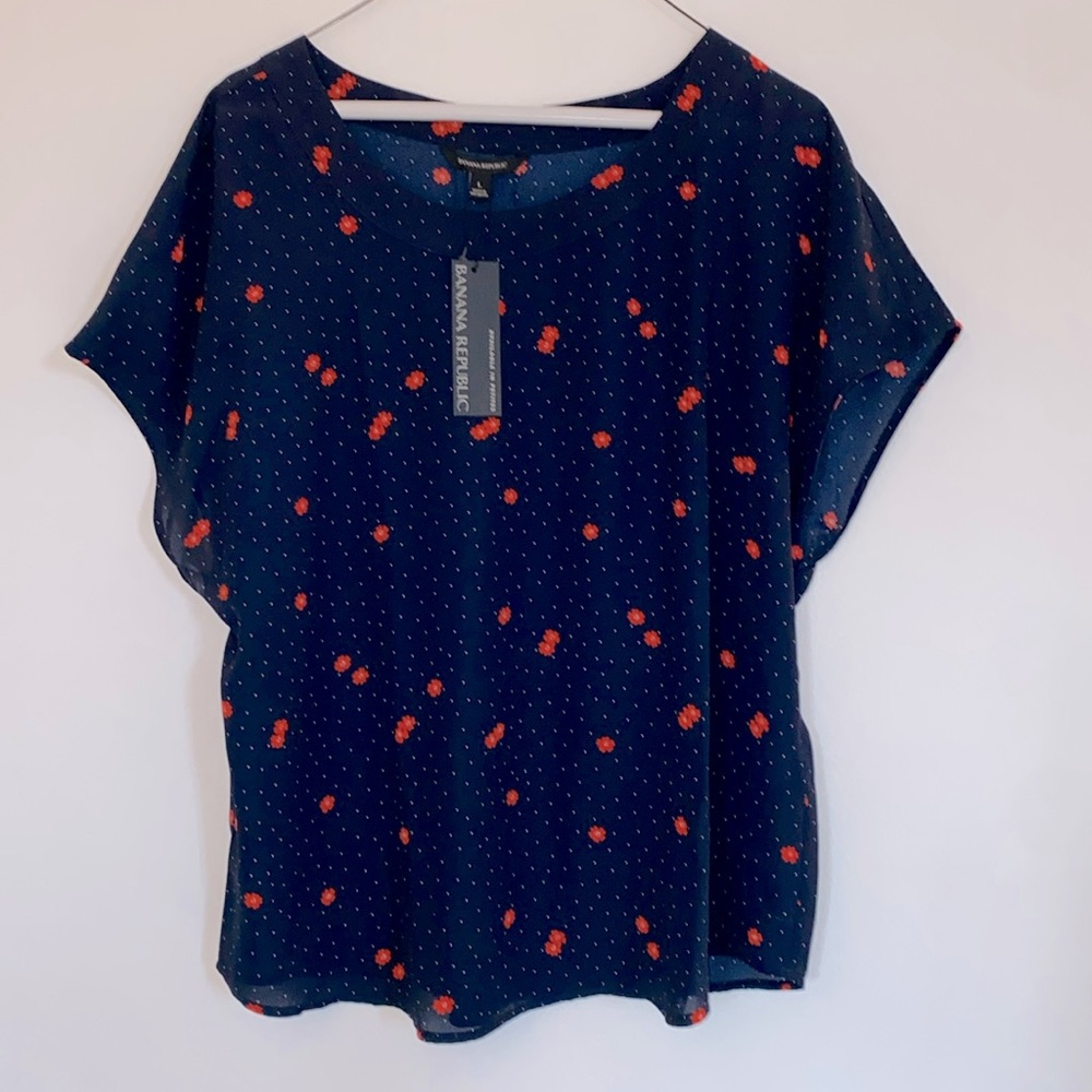 Banana Republic  blouse Women's  Size Large  Navy with Red and white flowers NWT